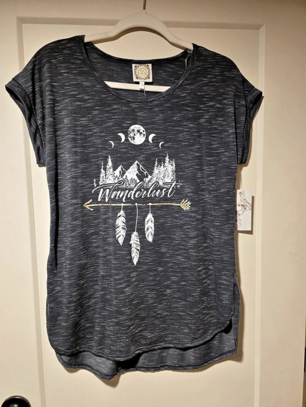 Wonderly Wanderlust Graphic Tee in Gray Size Medium NWT
